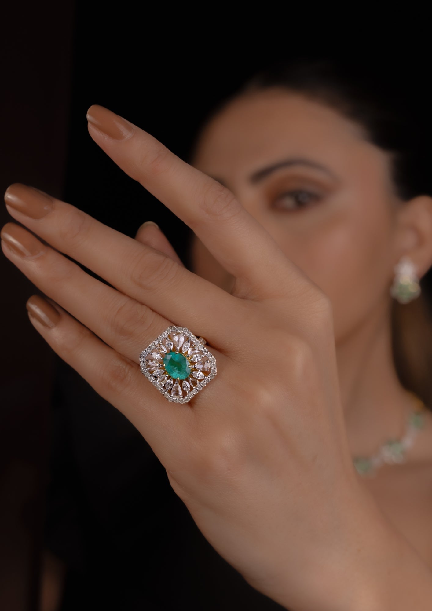 4K GOLD CLASSIC EMERALD STUDS