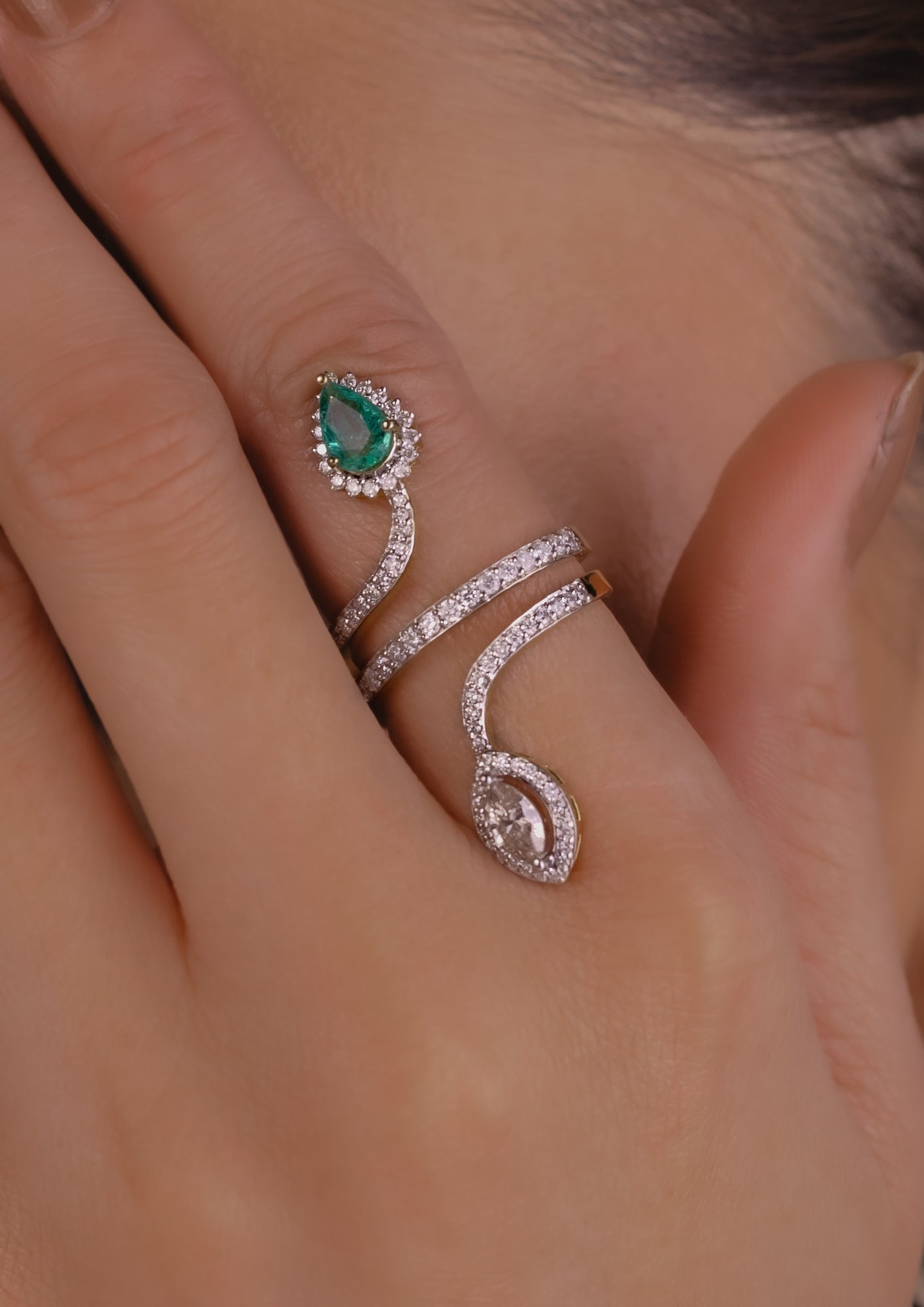 4K GOLD SERPENTI CONTEMPORARY RING