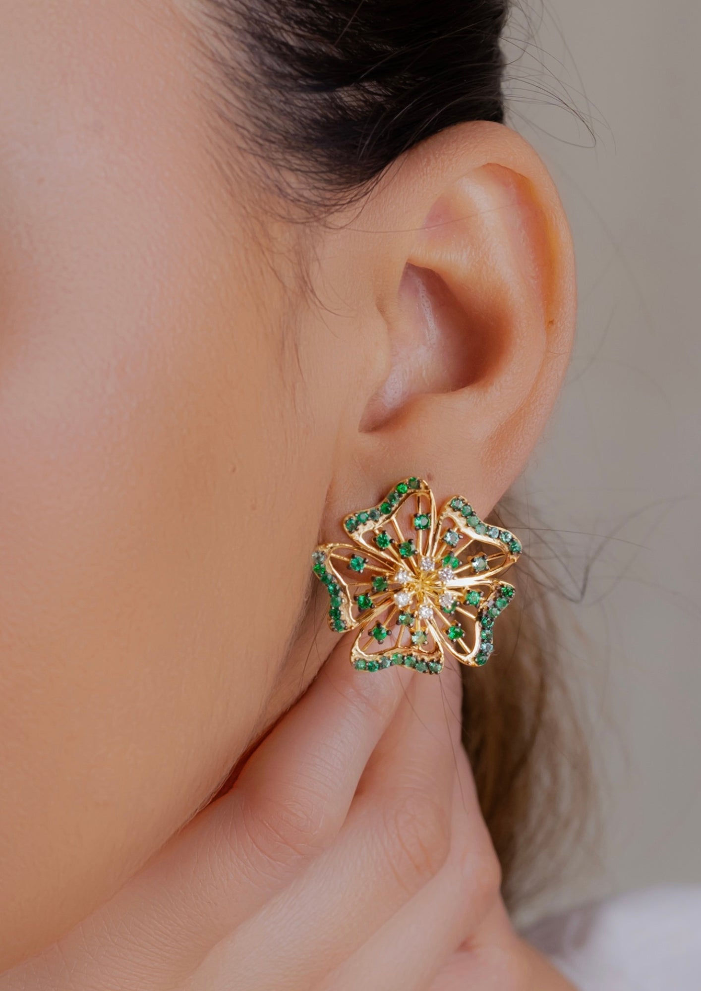 4K GOLD FLOWER STUD