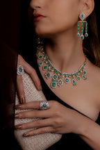 4K GOLD GREEN AND WHITE NACKLACE