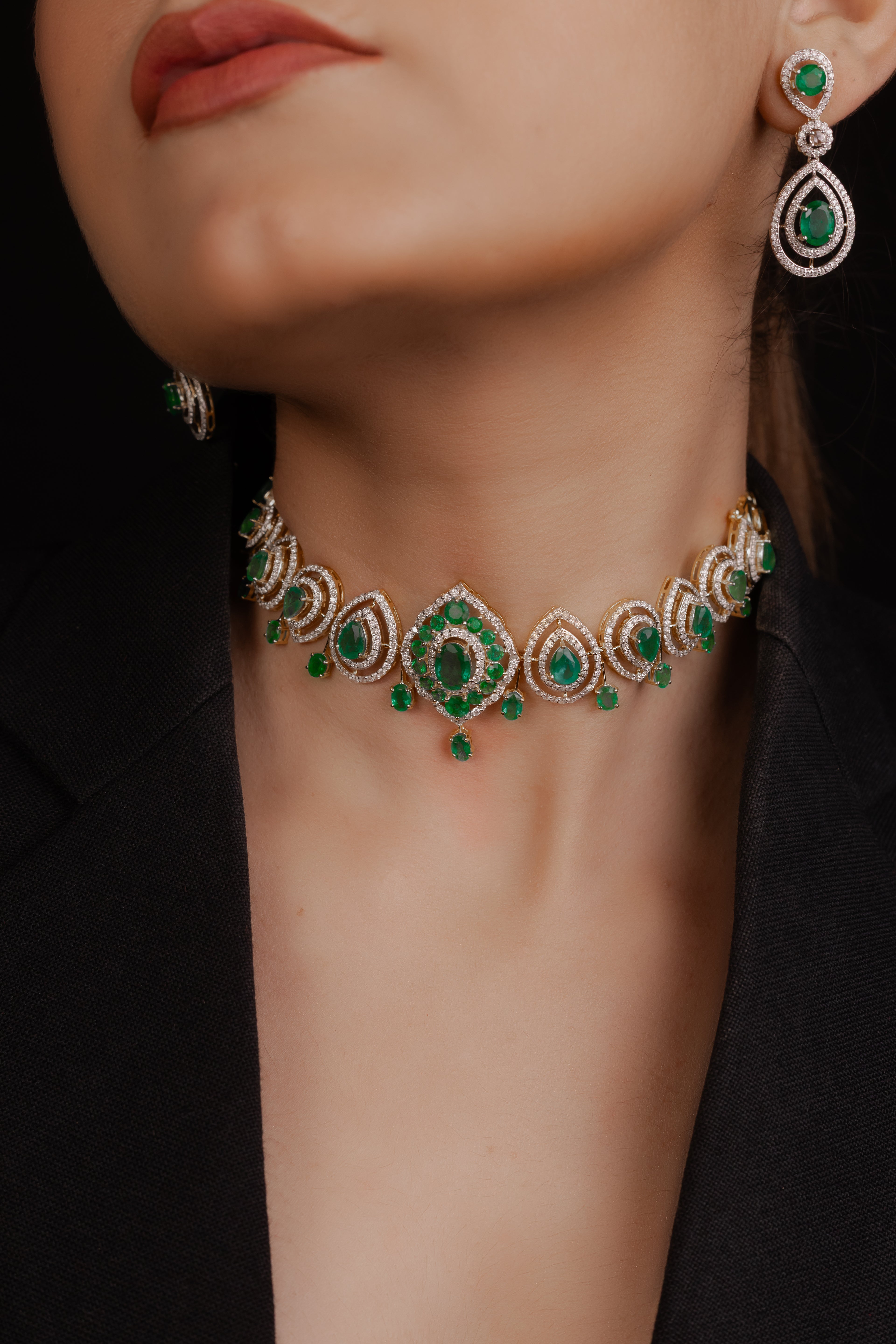 CHOKER NECKLACE WITH MATCHING EARRINGS