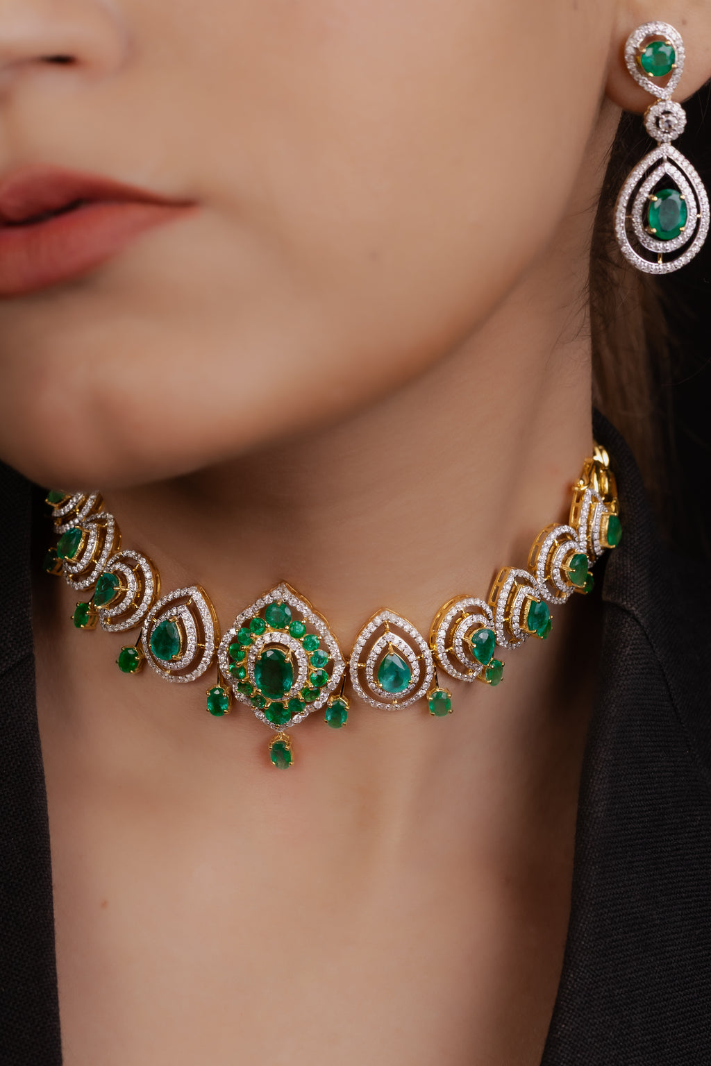 CHOKER NECKLACE WITH MATCHING EARRINGS