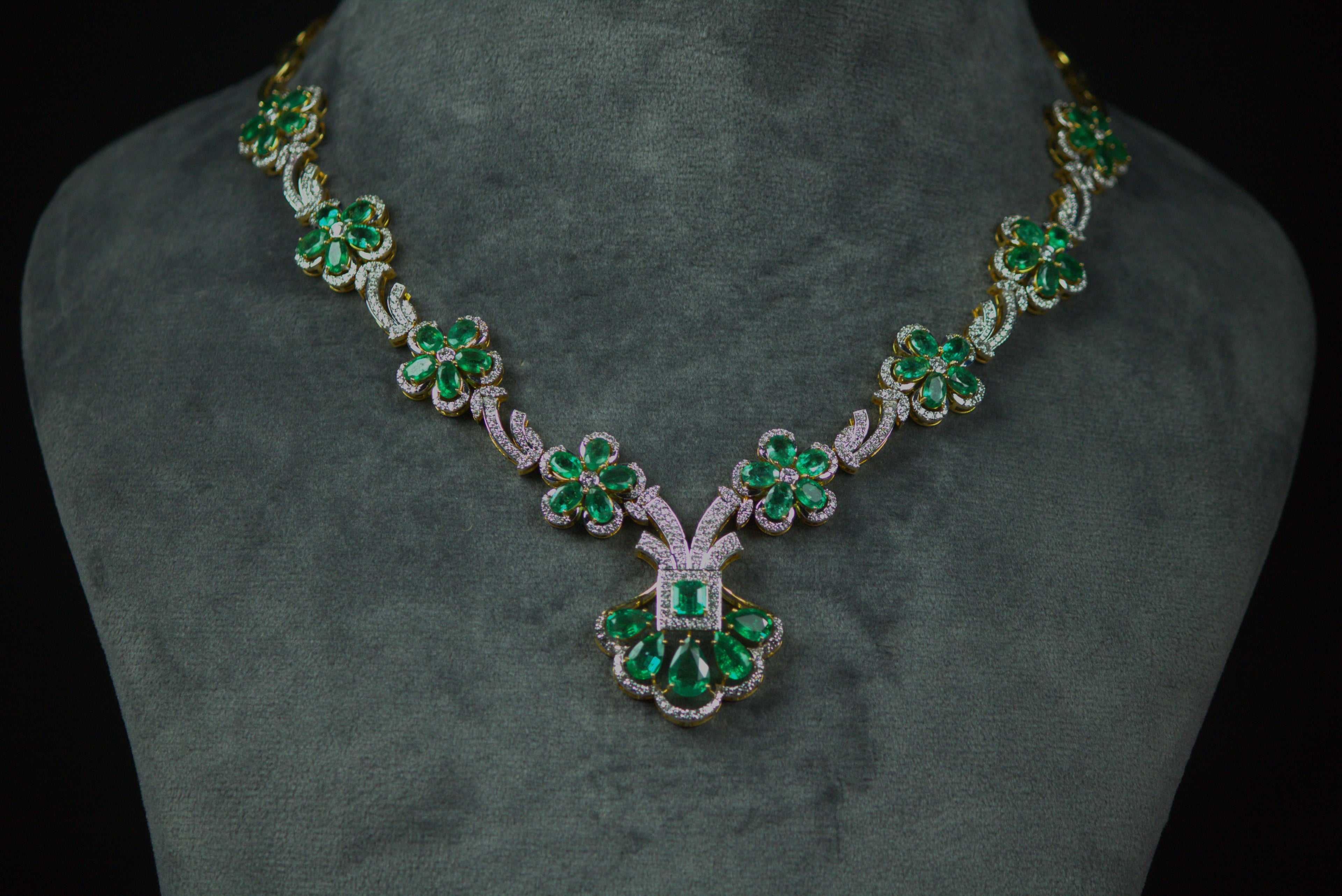 4K GOLD DIAMOND AND EMERALD FLORAL NECKLACE